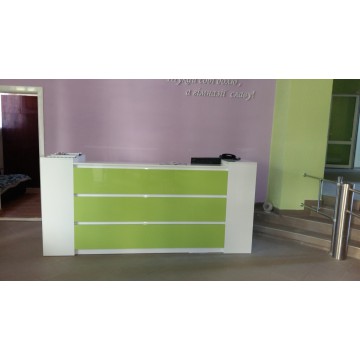 Błyszcząca dwuosobowa lada recepcyjna MTP 69 Błyszcząca dwuosobowa lada recepcyjna MTP 69